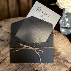 Personalisierte Hochzeitseinladungen - Elegante, klare, minimalistische Karten mit Umschlägen
