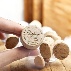 Personalized Wooden Wine Cork Stoppers – Custom Wedding Guest Favors, Engraved Rustic Bottle Stopper, Bridal Shower Thank You Gift