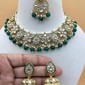 Indian Wedding Kundan Necklace Earrings Maangtika Set/Bridesmaids Set/polki necklace/kundan necklace/Pakistani necklace set/emerald