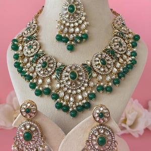 Indian Wedding Kundan Necklace Earrings Mangtika Set/Ethnic Necklace Set/Pakistani necklace/Bollywood jewelry/dark green/dark green/emerald