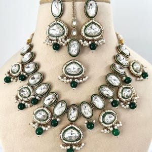 Indian Wedding Kundan Necklace Earrings tikka Set/Ethnic Necklace Set/uncut kundan necklace/kundan polki necklace/Pakistani necklace/emerald