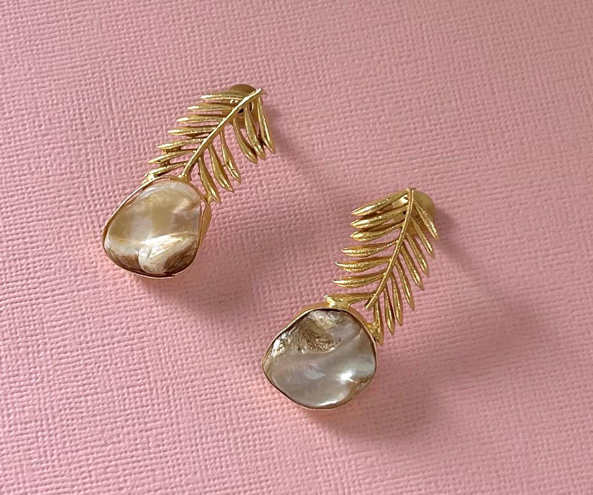 Boucles D'oreilles Pendantes Vintage En Nacre Et Laiton - Style Baroque/rococo - Fait Main - Occasion