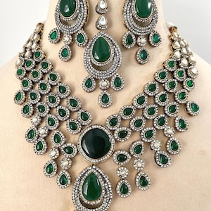 Sabyasachi Inspired Victorian necklace/Antique fusion Statement set/Victorian uncut Polki necklace set/Wedding bridal jewelry/green/emerald