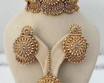 Gold Finish Indian/Pakistani choker earrings and Tikka set, Bollywood wedding Reception, Enagagement Choker