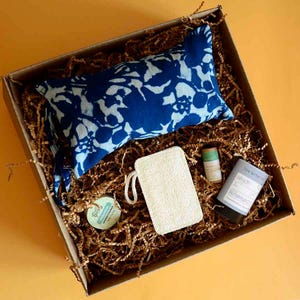 Spa Gift Set for Women, Care package for friend, gifts for her, Organic Self Care Spa Gift Box, Handmade Relaxing Set