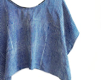 Gestreiftes Crop Top aus Seidenmischung - Blaue Boho Strandbluse (Muster)