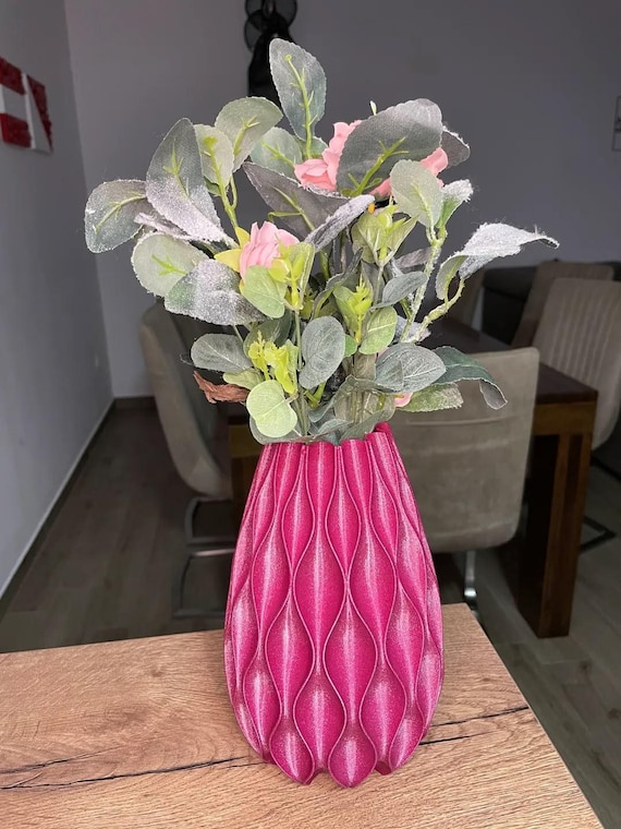 Spiral Grace Vaas – 3D-geprinte Bloemenvaas met Elegant Spiraalontwerp – Handgemaakt en Milieuvriendelijk (BioPlastic)