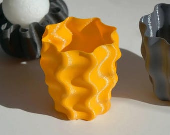 Ripple Wave Vase with Flowing Curves | 3D Printed Minimalist Decorative Object for Dry Flowers | Sculptural Accent for Modern Interiors