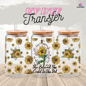 Envoltura para lata de vidrio de 16 oz con cita de girasol / Envoltura UV DTF con tapa opcional / Taza "Ella creyó que podía, así que lo hizo" / Inspiración floral UV DTF