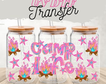 Camp Life 16 oz glazen blikverpakking | UV-DTF-wrap met optioneel deksel | Ontwerp met neon kampvuur en sterrenbeker | Leuke esthetische drinkgerei voor zomerkamperen