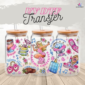 Emballage pour boîte de conserve en verre de 16 oz Camp Life | Emballage UV DTF avec couvercle en option | Feu de camp néon et étoiles en forme de tasse | Verres esthétiques de camping d'été mignons