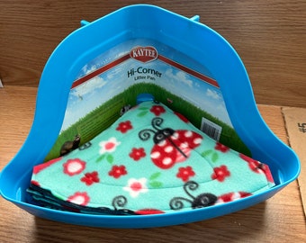 Set of 4 Lady Bugs Fleece Corner Litter Pee Pads, Ready to ship, Eco Friendly