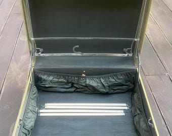 Maleta de mujer de color marrón claro de los años 40