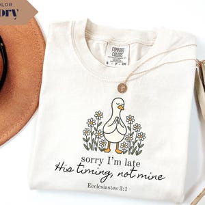 Funny Goose T-Shirt: Sorry I'm Late, Christian Humor Comfort Colors Tee afbeelding 11