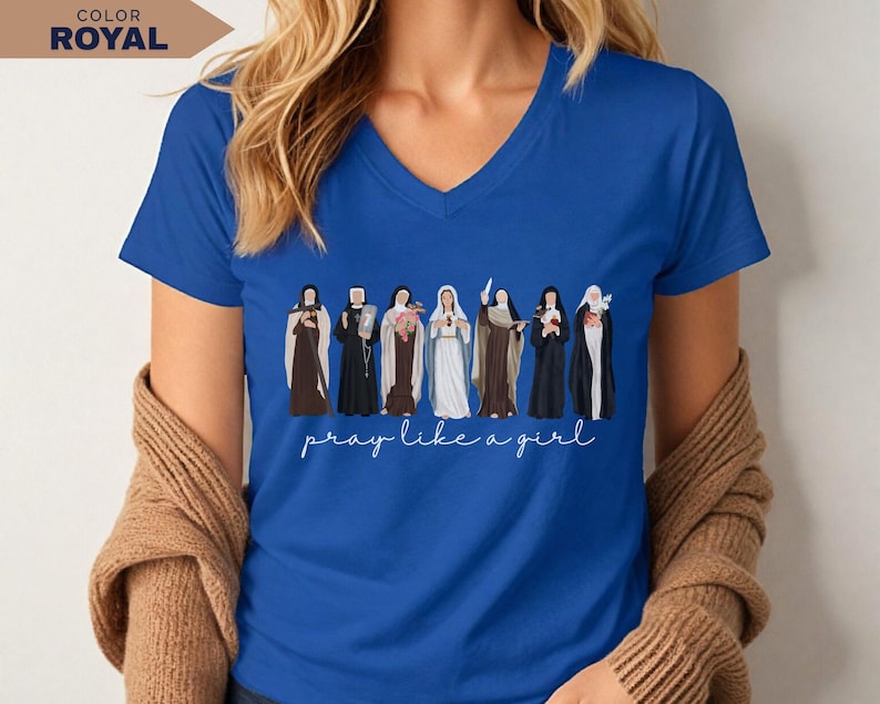 Catholic Saint Pray Like a Girl T-Shirt: Women's V-Neck Christian Tee afbeelding 12
