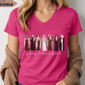 Catholic Saint Pray Like a Girl T-Shirt: Women's V-Neck Christian Tee afbeelding 3