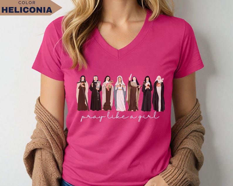 Catholic Saint Pray Like a Girl T-Shirt: Women's V-Neck Christian Tee afbeelding 3