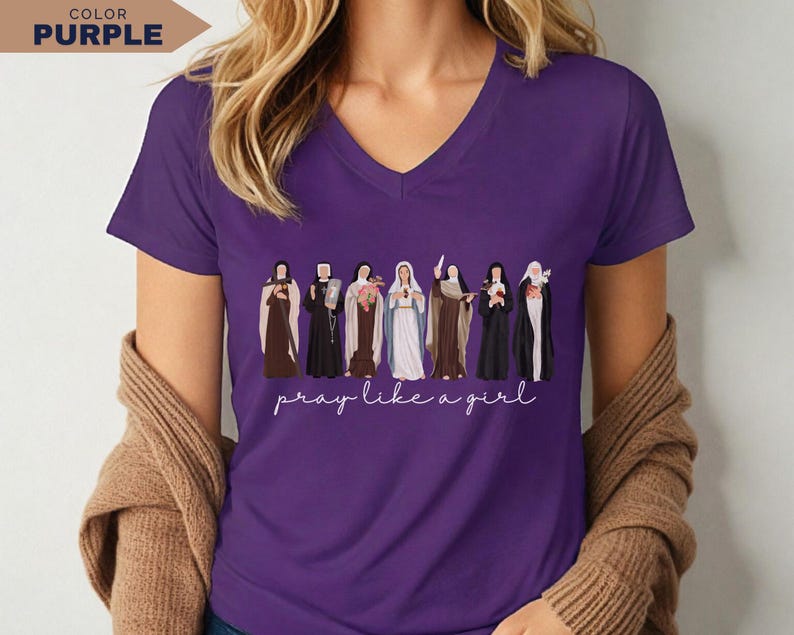 Catholic Saint Pray Like a Girl T-Shirt: Women's V-Neck Christian Tee afbeelding 5