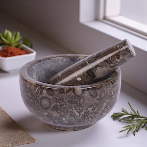 Marmormortel och mortelstöt | Handgjord kryddkvarn i oceanisk sten | Viktiga presenter till köket