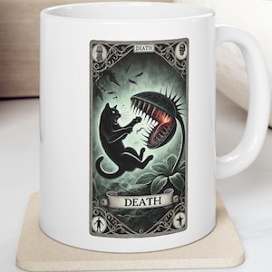 Gothic Schwarze Katze Tarot Becher, Death Card Ockult Design, Witchy Horror Ästhetische Kaffeetasse, Dark Mystic Geschenk für Tarot Liebhaber und Hexen