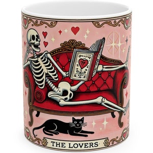 Caneca de Tarô do Dia dos Namorados, Arte de Esqueleto de Carta de Amantes com Design de Romance Gótico, Presente Único para Leitores de Tarô e Amantes de Café