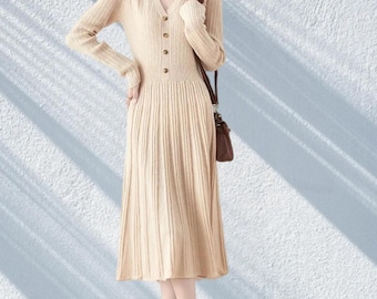 Gebreide truijurk van merinowol, kasjmier v-hals, knoopsluiting aan de voorkant