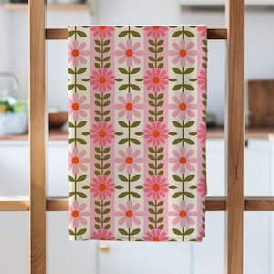 Tea Towel with Pink Daisy Retro Flower Print, Spring Kitchen Decor, Dopamine Aesthetic Boho Floral Dishtowel, Hostess or House Warming Gift
