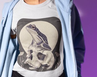 The Moon Tarot TShirt, Witchy Frog Oracle Card Shirt, Trendy Goblincore Clothing, Mushroom Cottagecore Tarot Lover Gift, Frog on Skull