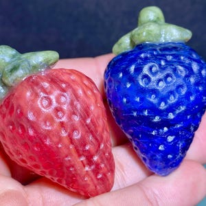 2.1&#39;&#39;+ Red and blue smelting stone quartz,quartz crystal,strawberry skull,Home Decoration,hand carved,crystal strawberry,Crystal Gifts 1pc
