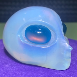 2.3&#39;&#39;+ opal quartz,quartz crystal,Alien skull,Home Decoration,hand carved,crystal Alien,Crystal Gifts 1pc