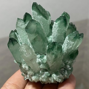 300g+ Green Quartz Cluster,quartz Cluster,Cluster specimen,Home Decoration,hand carved,crystal Vug,Crystal Gifts 1pc