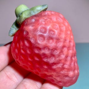2.9&#39;&#39;+ Red smelting stone quartz,quartz crystal,strawberry skull,Home Decoration,hand carved,crystal strawberry,Crystal Gifts 1pc