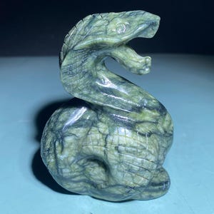 3.1&#39;&#39;+ Natural Green jade crystal,quartz crystal,Snake skull,Home Decoration,hand carved,crystal Snake,Crystal Gifts 1pc