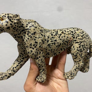9,4&quot;+ Pedra natural salpicada, cristal de quartzo, caveira de leopardo, decoração para casa, esculpida à mão, leopardo de cristal, presentes de cristal 1 peça