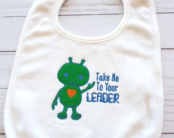 Alien baby bib. Halloween baby bib. Baby shower gift. Gift for baby. Embroidered terry cloth baby bib. Can be customized. KBD199