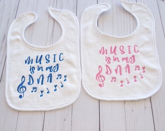 Musical baby bib. Embroidered baby bib. Gifts for baby. Baby shower present. Infant bib with musical text. Bib for babies. Customize. KBD420