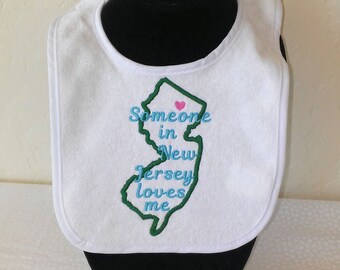Embroidered baby bib, New Jersey state outline baby bib, Gifts for baby, baby shower gift, "Someone in New Jersey loves me" KBD20146