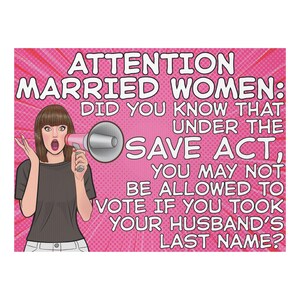 Peut inclure: Affiche de style pop art avec une femme tenant un mégaphone, sur fond rose avec des lignes radiales. Le texte dit : « ATTENTION FEMMES MARIÉES : SAVIEZ-VOUS QUE, EN VERTU DE LA LOI SAVE, VOUS POURRIEZ NE PAS ÊTRE AUTORISÉE À VOTER SI VOUS AVEZ PRIS LE NOM DE FAMILLE DE VOTRE MARI ? »