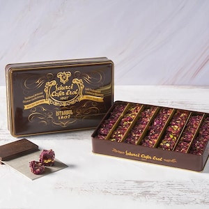 Cafer Erol 1807 - Rose Petal-Covered Pomegranate-Flavored Pistachio Roll Turkish Delight Medium Retro Tin - 780g (Free Shipping)