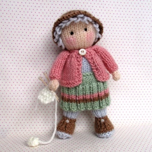 Perle de grand-mère 17 cm 7 po. modèle tricot pour petite poupée modèle pour grand-mère image 3