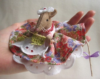 Little Miss Mouse 2" (5cm) - mouse sewing pattern - felt mouse - hand stitched toy - small gift