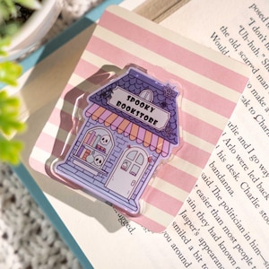 Spooky Bookstore Magnetic Kindle Grip: E-Reader Accessories