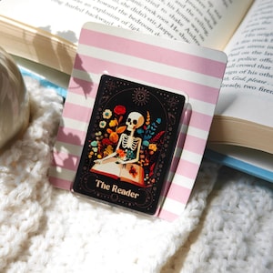 Skull Reader Magnetic Kindle Grip, MagSafe Kindle Grip, Kindle Holder, Kindle Accessories, Kobo Grip, Phone Grips, E-reader accessories