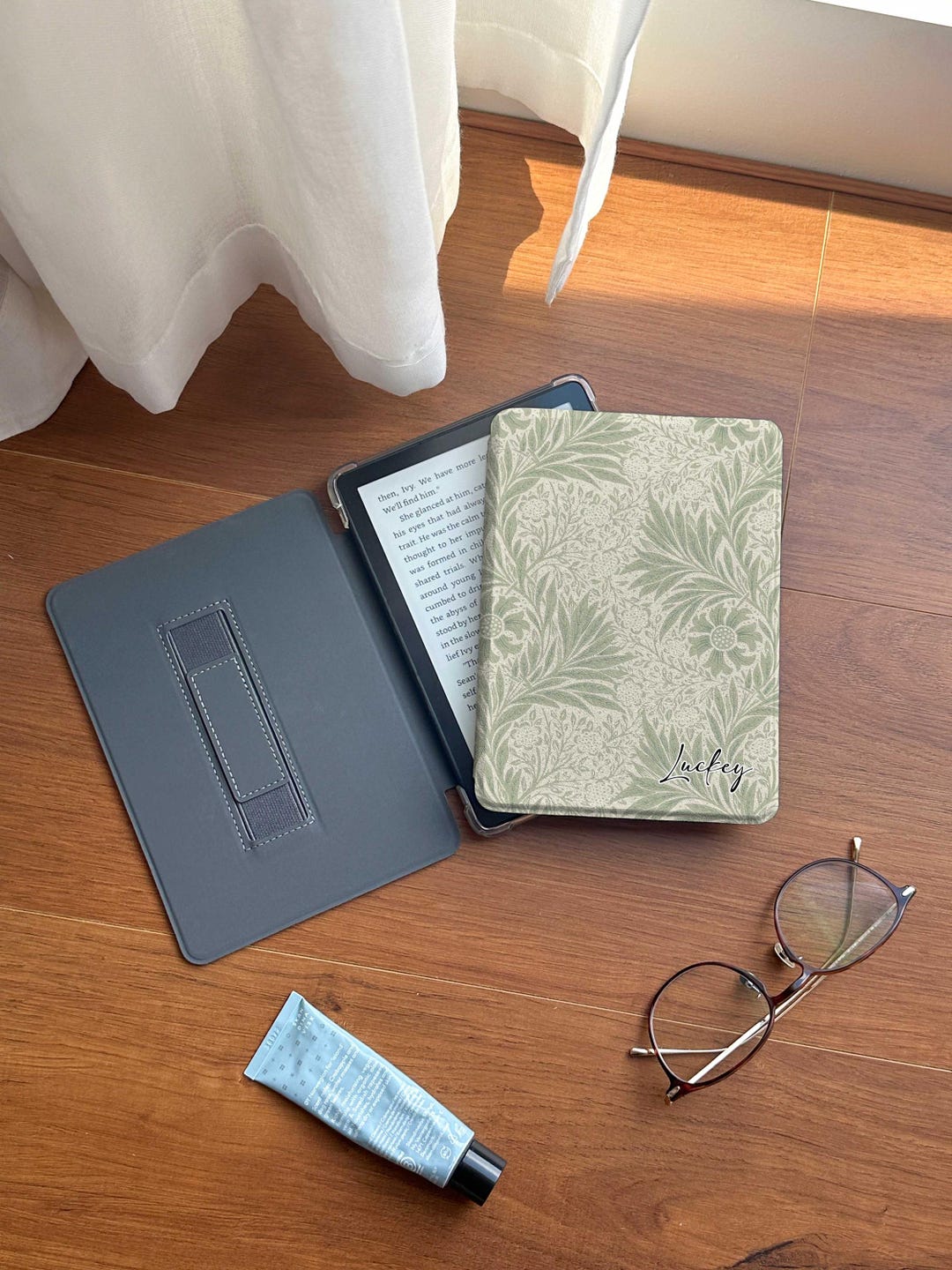 Whispering Garden Kindle Paperwhite Cover: Auto Wake/sleep