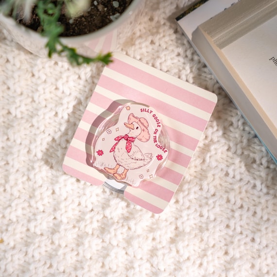 Silly Goose Magnetic Kindle Grip: Acrylic Resin E-Reader Holder