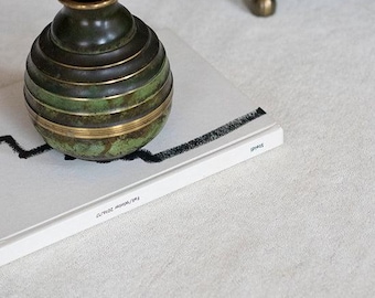 Alfombra de lana blanca hueso / Alfombra de lana maciza hecha a mano / Alfombra minimalista de lujo / Alfombra moderna neutra para sala de estar / Alfombra de tamaño personalizado