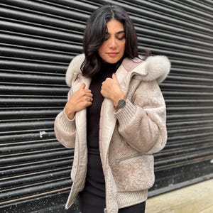 Handmade Lambskin Shearling Coat: Women&#39;s Fox Fur Trim Leather Jacket