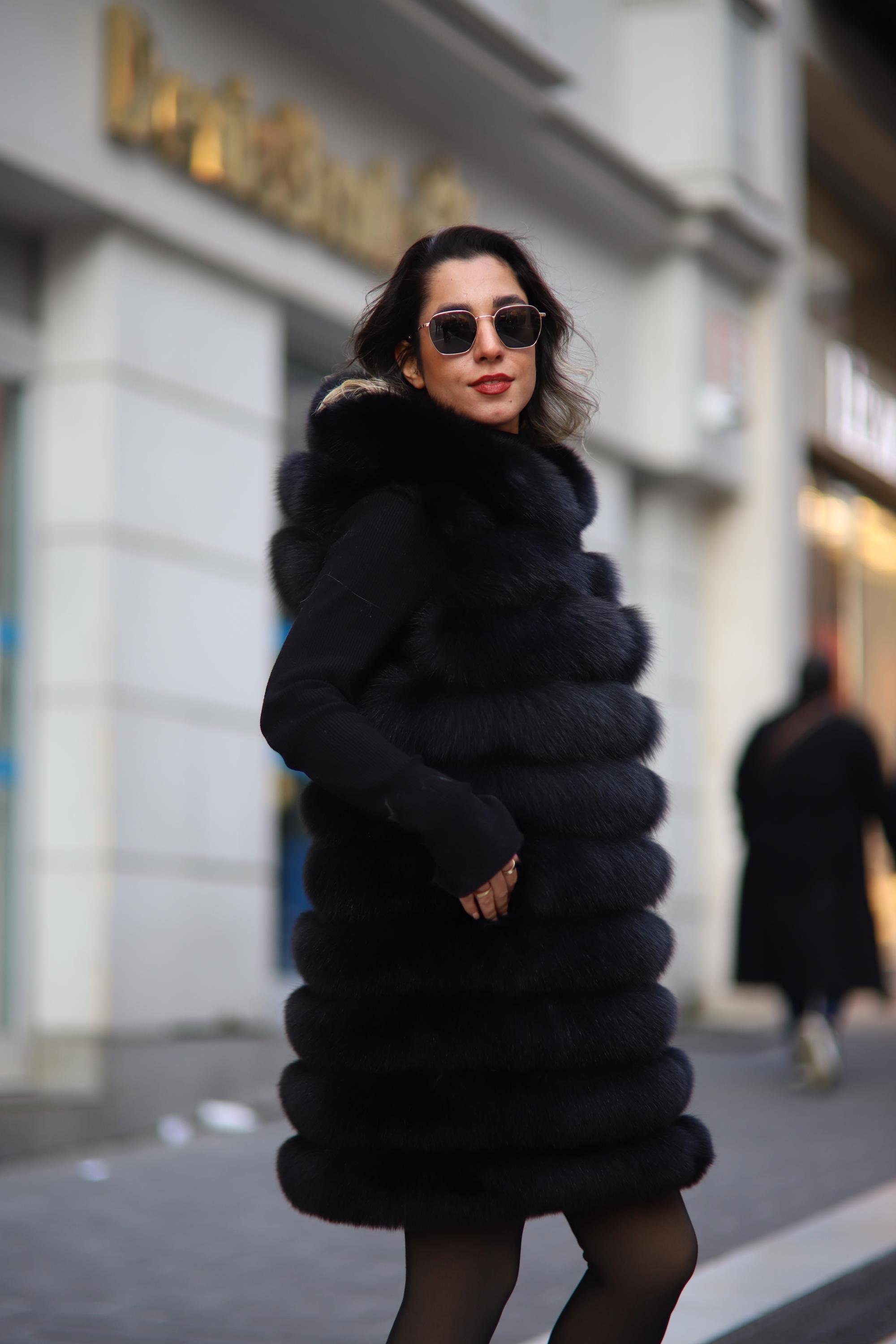 ハンドメイドのフード付きブラックフォックスファーベスト：ロング丈の