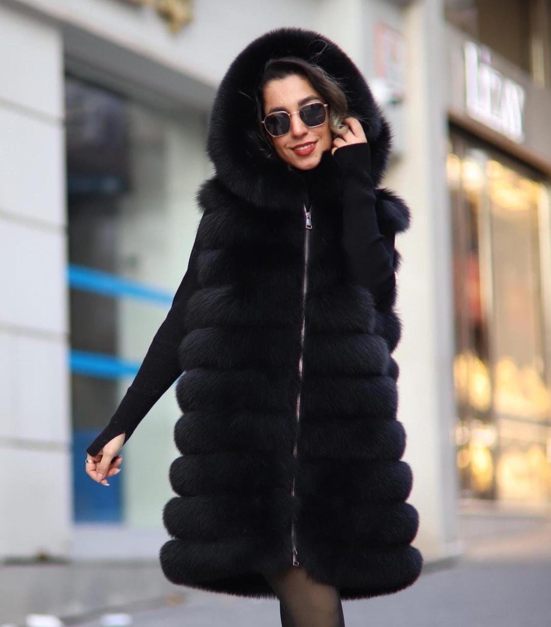 ハンドメイドのフード付きブラックフォックスファーベスト：ロング丈の