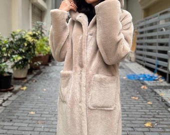 Women&#39;s Reversible Shearling Coat and Hat Set – Genuine Lambskin Leather, Fur Lined Winter Jacket, Warm & Stylish Cold Weather Outerwear